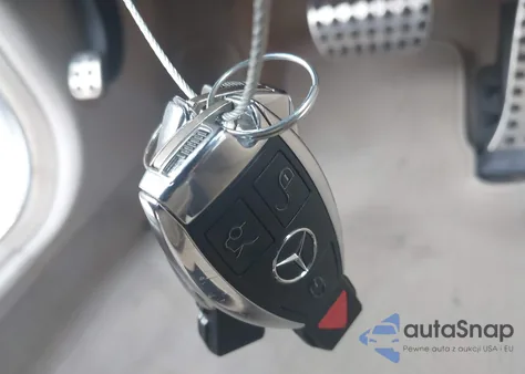 2015 Mercedes-Benz E 250 Bluetec z USA, uszkodzony, nr VIN WDDHF0EB9FB127490